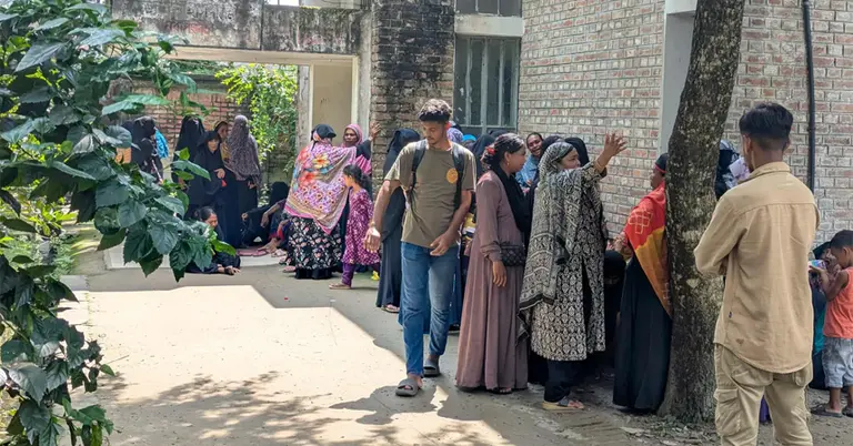 নরসিংদীতে আধিপত্য বিস্তারে সংঘর্ষের ঘটনায় আতঙ্কে এলাকাবাসী